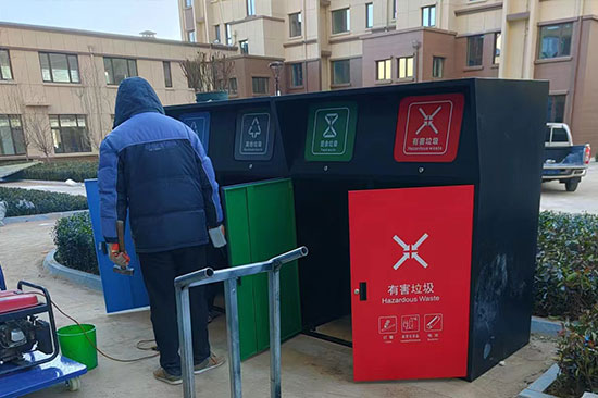安裝四分類垃圾桶罩，垃圾分類亭